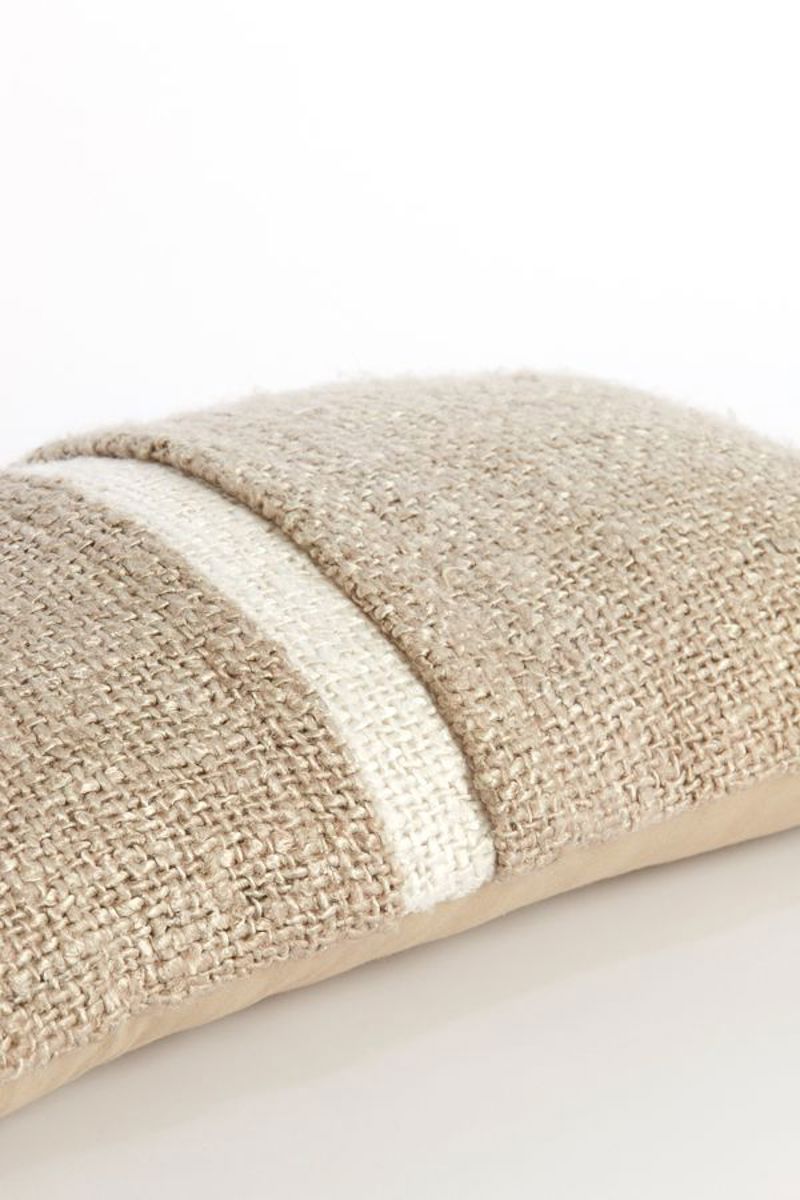 Almofada Bege e Listra Branca 60x30