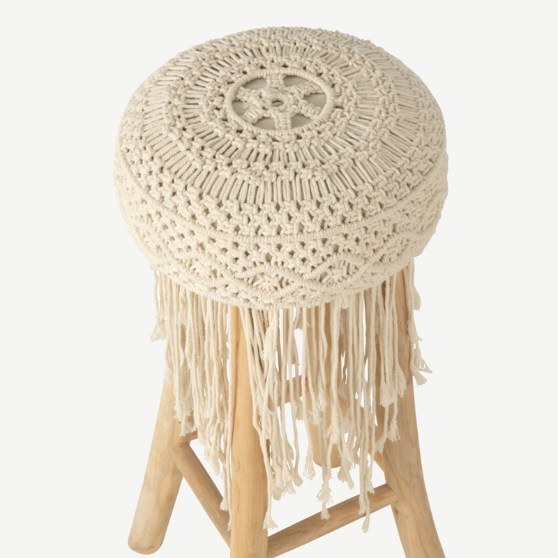 Banco com franjas macramé