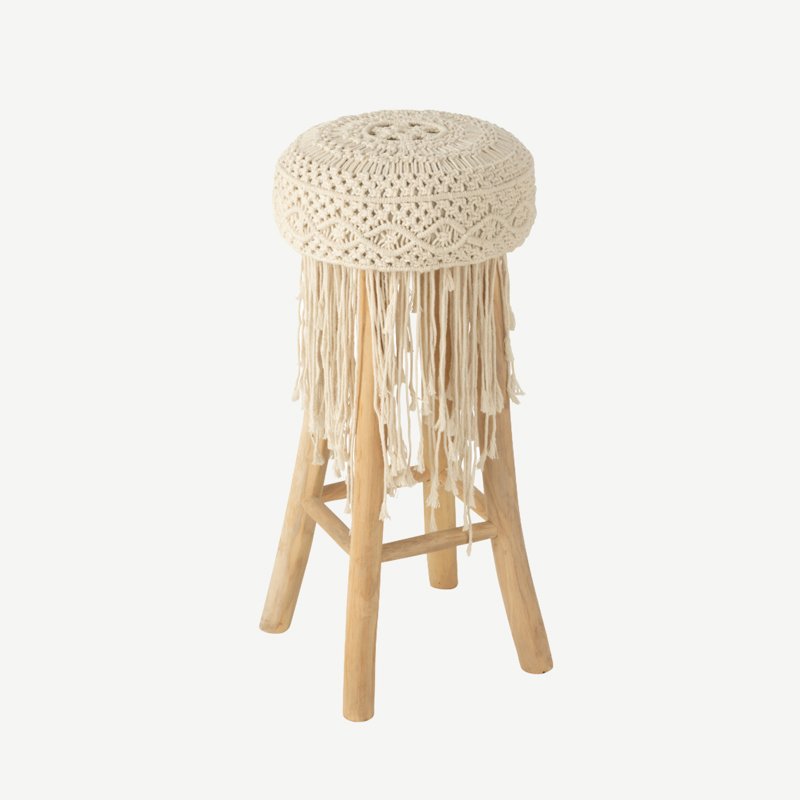 Banco com franjas macramé
